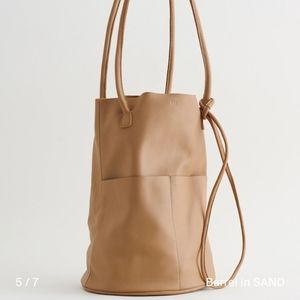 Are studios Barrel bag in Sand